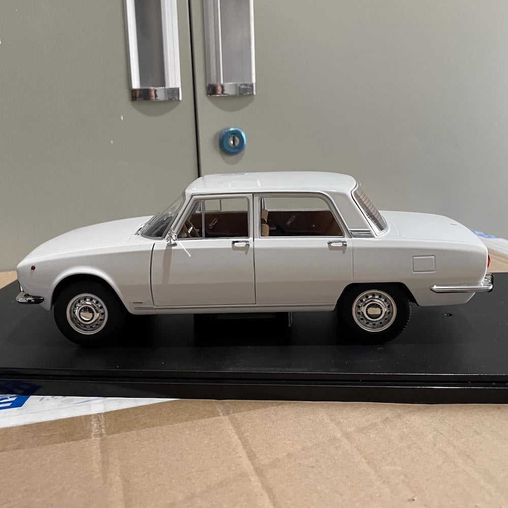[MITICA] 1:18 Alfa Romeo 1750 Berlina White Model Car Die-Cast