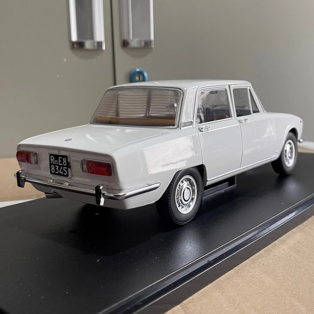 [MITICA] 1:18 Alfa Romeo 1750 Berlina White Model Car Die-Cast