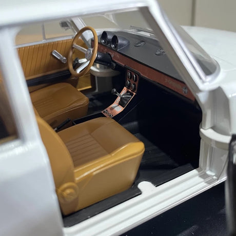 [MITICA] 1:18 Alfa Romeo 1750 Berlina White Model Car Die-Cast