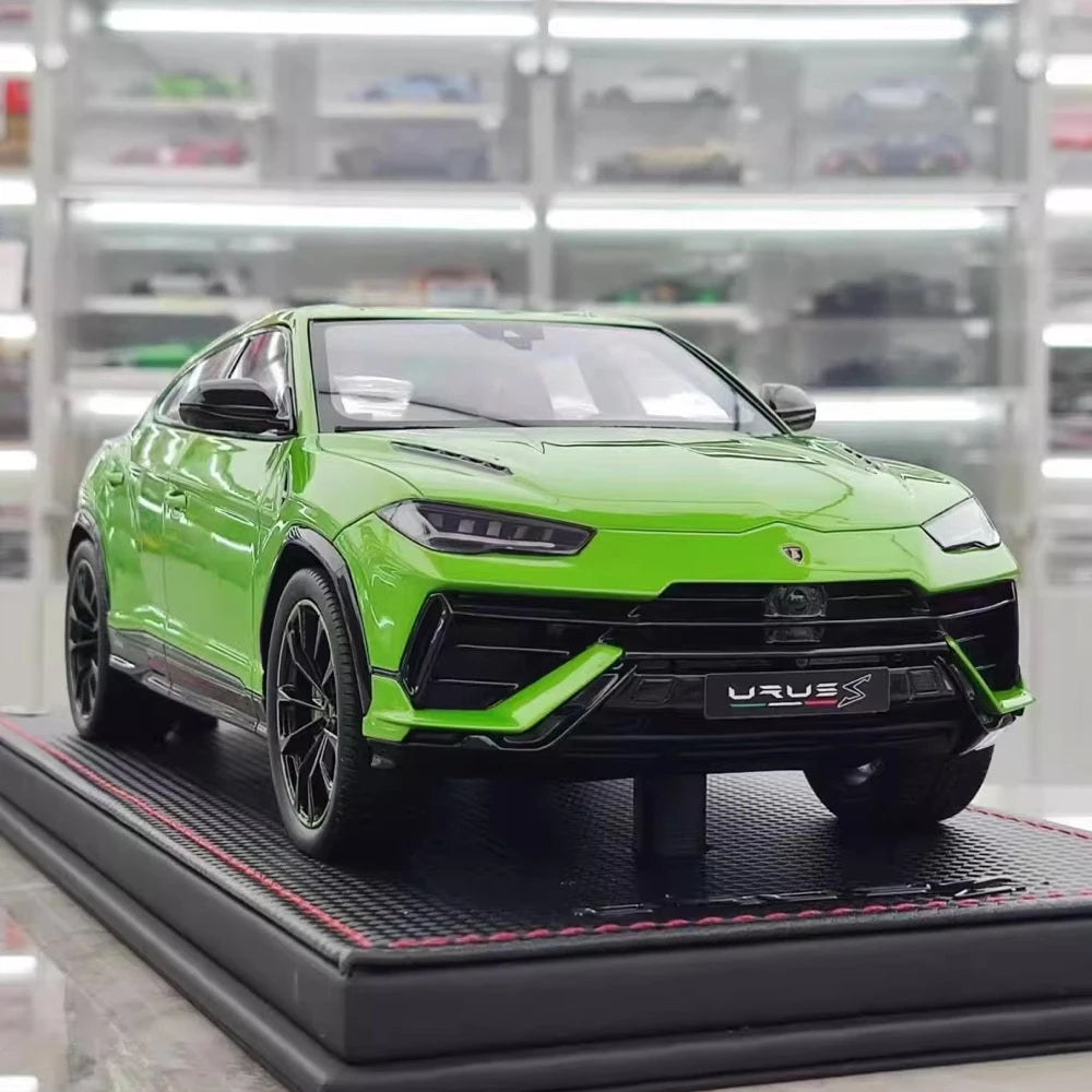 [MR Collection] 1:18 Lamborghini 2018 URUS S Green Model Car Resin