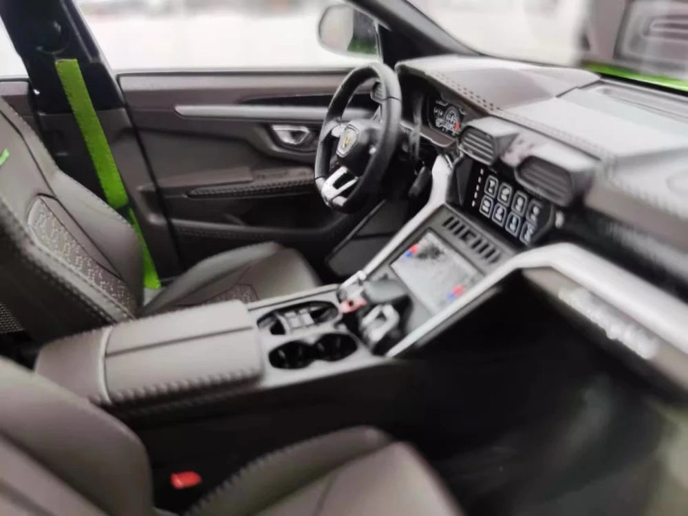 [MR Collection] 1:18 Lamborghini 2018 URUS S Green Model Car Resin