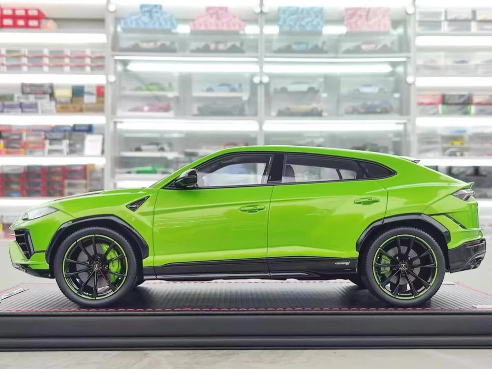 [MR Collection] 1:18 Lamborghini 2018 URUS S Green Model Car Resin