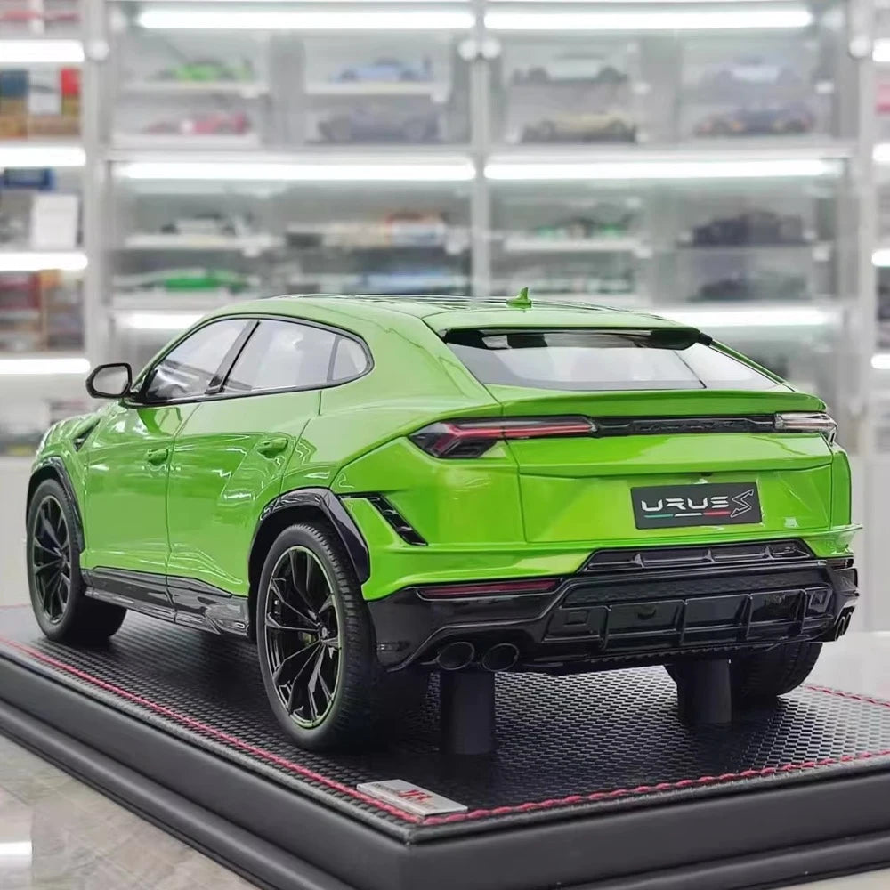 [MR Collection] 1:18 Lamborghini 2018 URUS S Green Model Car Resin