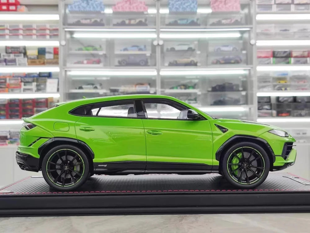 [MR Collection] 1:18 Lamborghini 2018 URUS S Green Model Car Resin