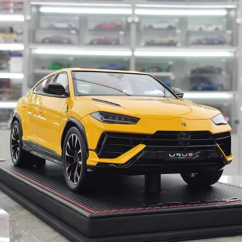 [MR Collection] 1:18 Lamborghini 2018 URUS S Yellow Model Car Resin