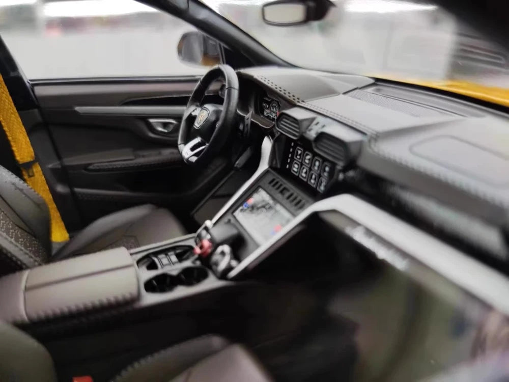 [MR Collection] 1:18 Lamborghini 2018 URUS S Yellow Model Car Resin