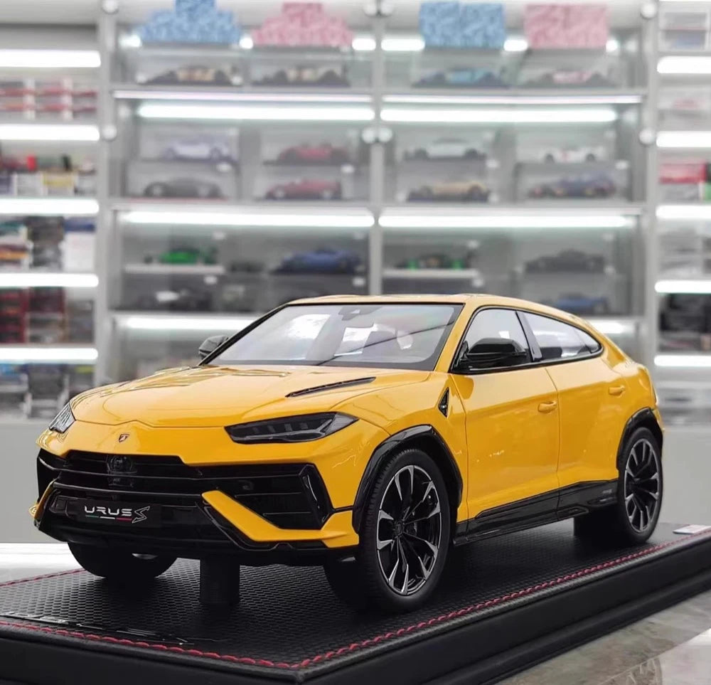 [MR Collection] 1:18 Lamborghini 2018 URUS S Yellow Model Car Resin