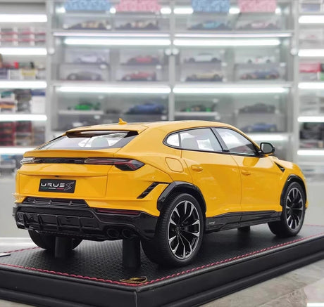 [MR Collection] 1:18 Lamborghini 2018 URUS S Yellow Model Car Resin
