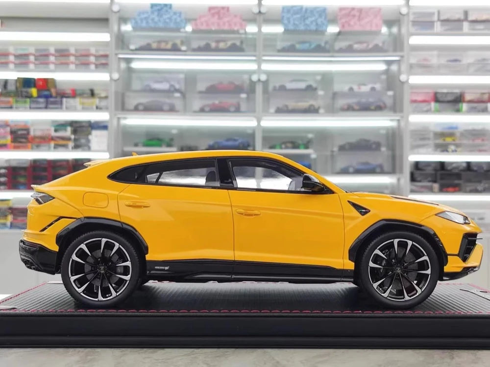 [MR Collection] 1:18 Lamborghini 2018 URUS S Yellow Model Car Resin