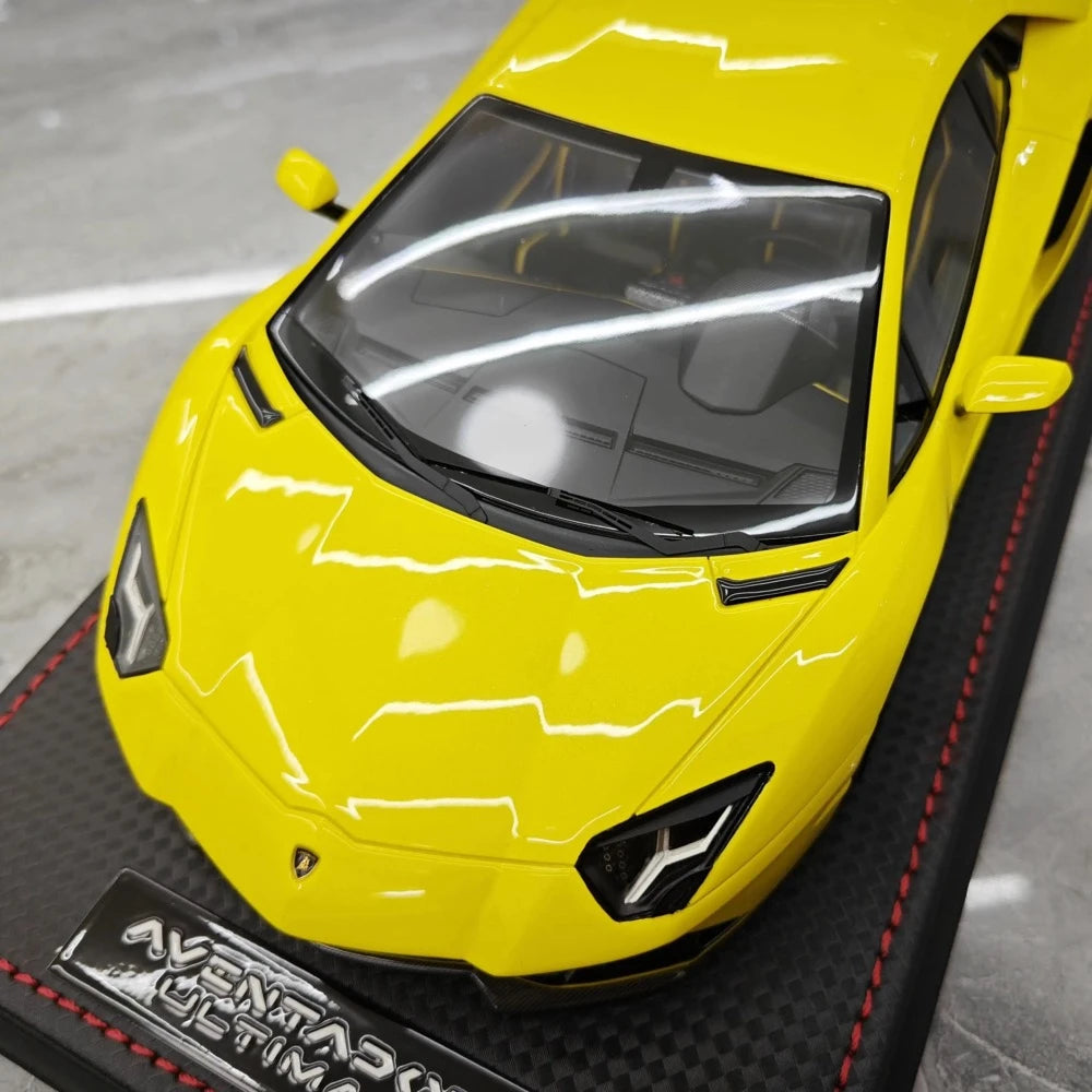 [MR Collection] 1:18 Lamborghini 2021 Aventador LP 780-4 Ultimae Yellow Model Car Resin