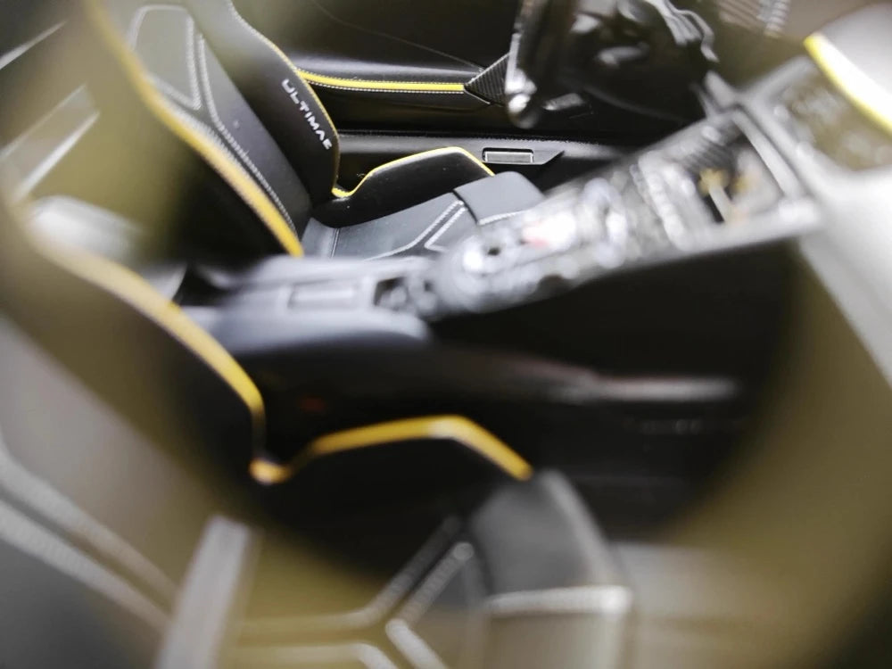 [MR Collection] 1:18 Lamborghini 2021 Aventador LP 780-4 Ultimae Yellow Model Car Resin