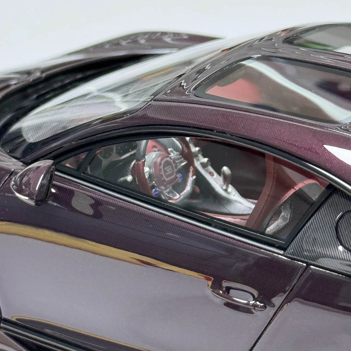 MR Kokoelma Bugatti 2016 Chiron Purple 1:18 – keräilyhartsimallihartsi (MR Collection)