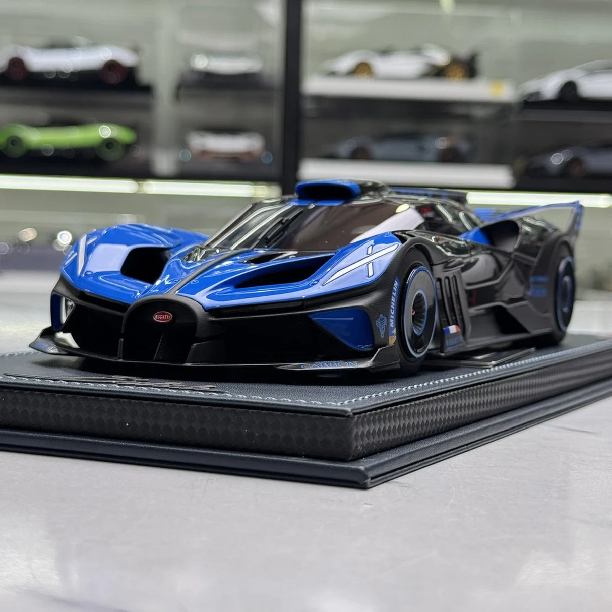 MR Kokoelma Bugatti 2021 Bolide Blue 1:18 – keräiltävä hartsimallihartsi (MR Collection)