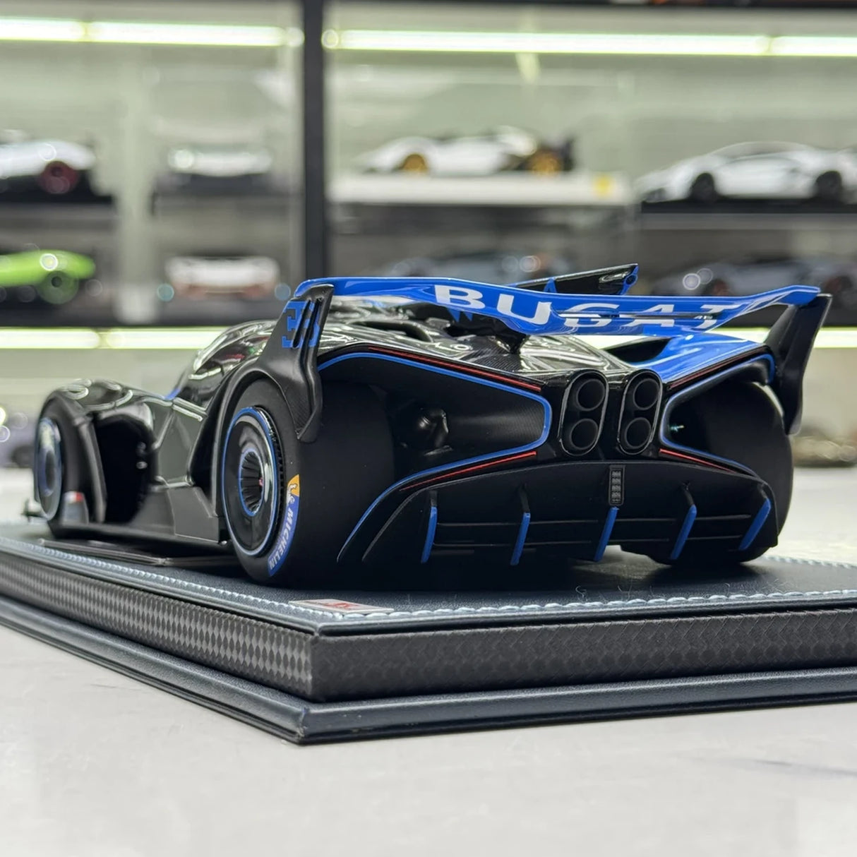 MR Kokoelma Bugatti 2021 Bolide Blue 1:18 – keräiltävä hartsimallihartsi (MR Collection)