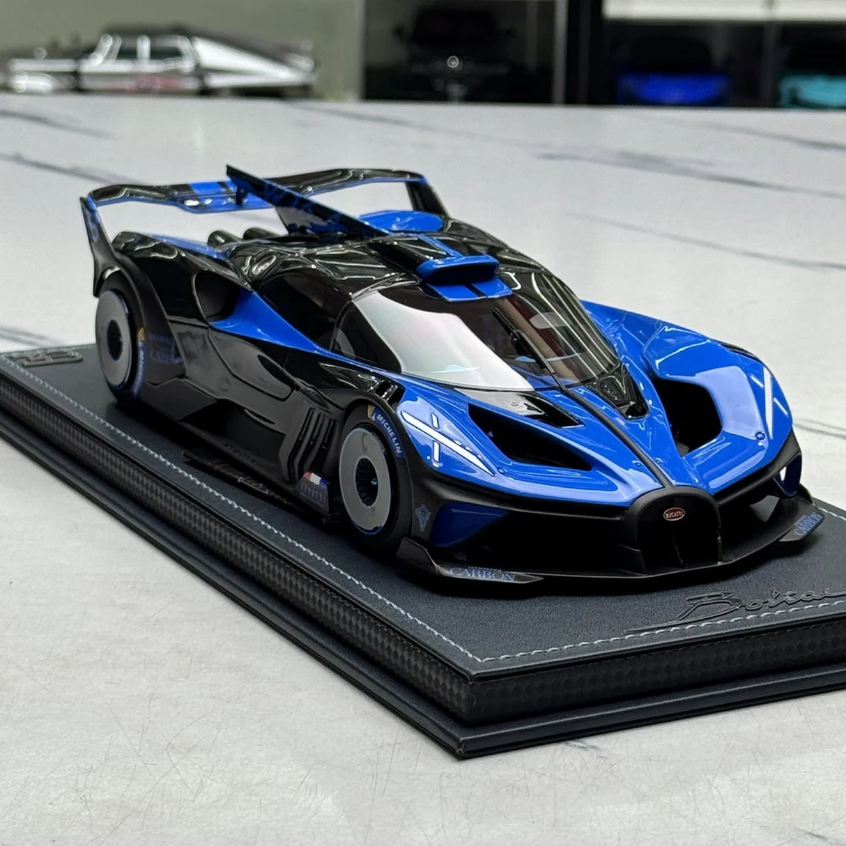 MR Kokoelma Bugatti 2021 Bolide Blue 1:18 – keräiltävä hartsimallihartsi (MR Collection)