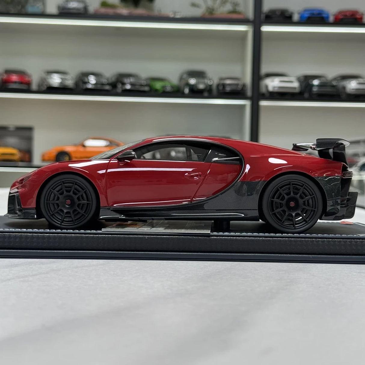 MR Collection Bugatti 2020 Chiron Pur Sport rood 1:18 – Collectible resin Model resin