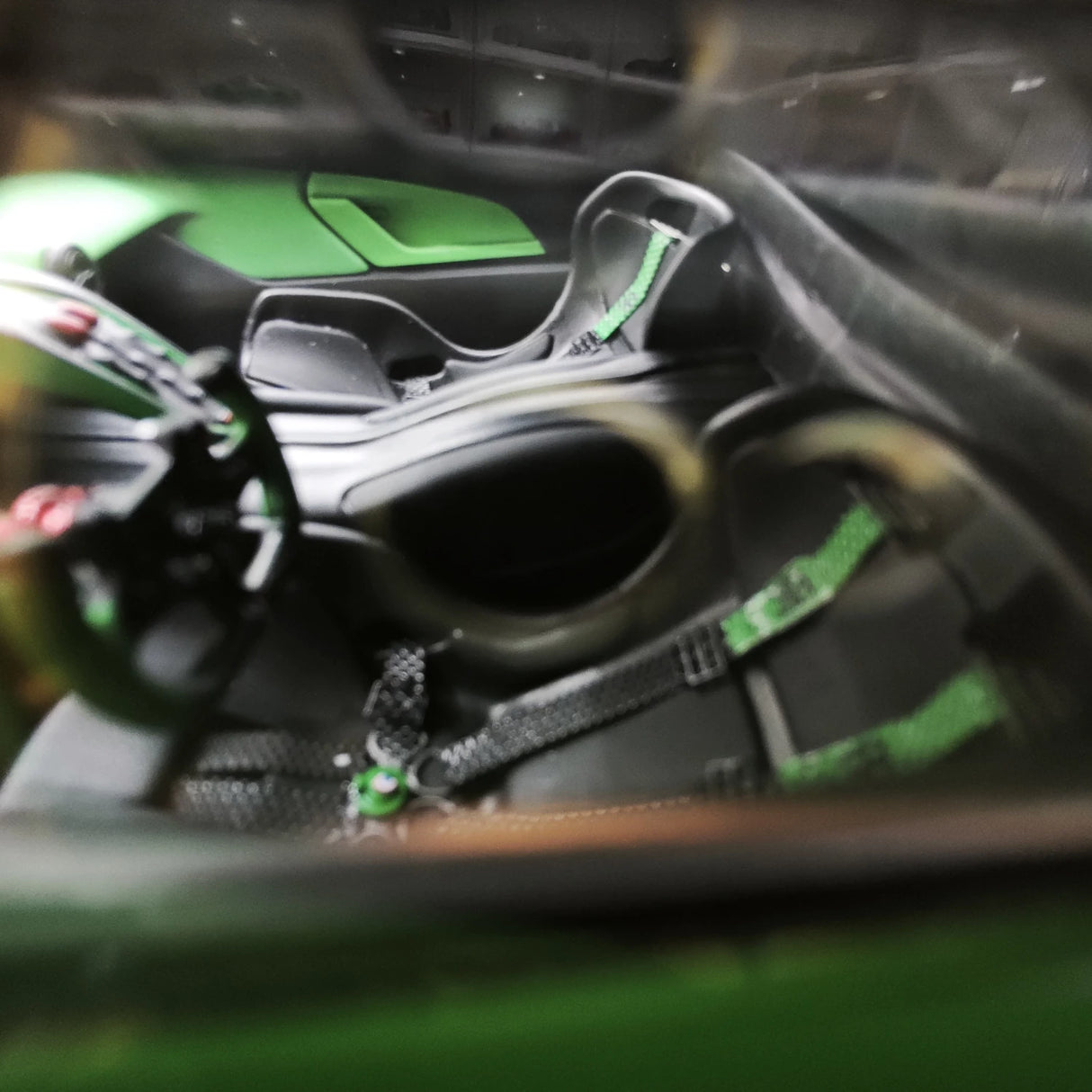 MR Collection Bugatti 2021 Bolide Green 1:18 – samlarobjekt resinmodellresin