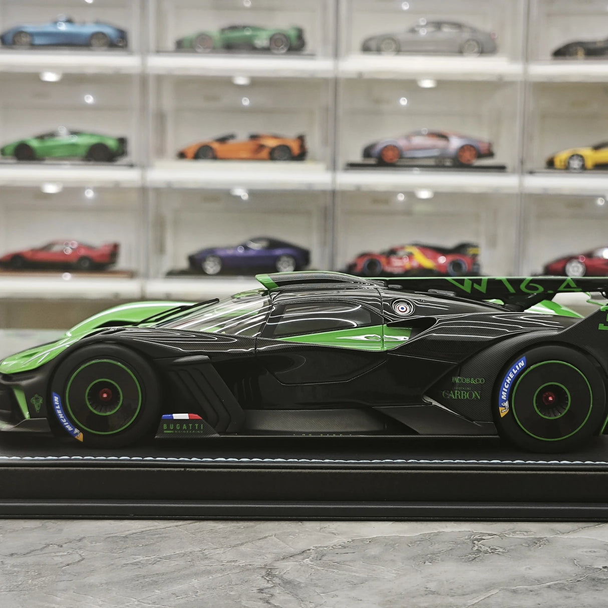 MR Collection Bugatti 2021 Bolide Green 1:18 – samlarobjekt resinmodellresin