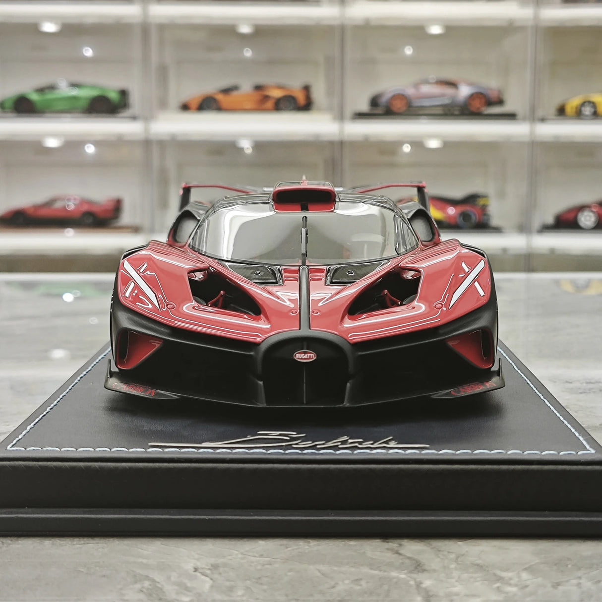 MR Kollektion Bugatti 2021 Bolide Red 1:18 – Samlarobjekt resinmodellresin (MR Collection)