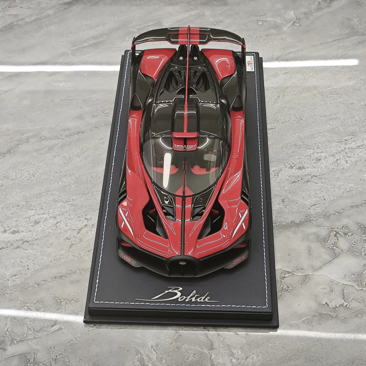 MR Kollektion Bugatti 2021 Bolide Red 1:18 – Samlarobjekt resinmodellresin (MR Collection)