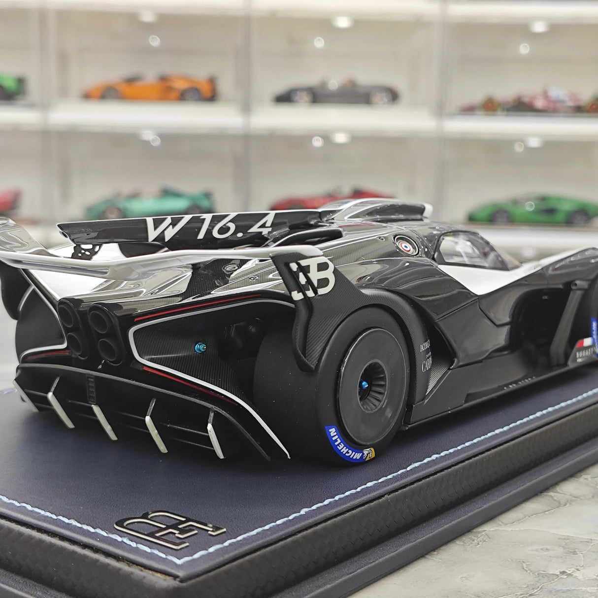 MR Collezione Bugatti 2021 Bolide White 1:18 – Resina modello in resina collezionabile (MR Collection)