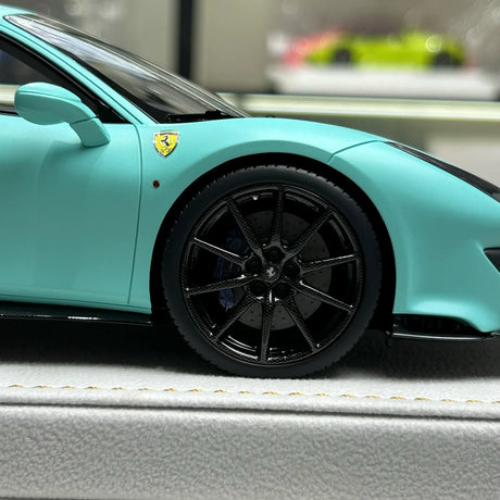 MR Collezione Ferrari 2018 488 Pista Matte Tiffany Blue Racing Stripe 1:18 – Modello in resina collezionabile (MR Collection)