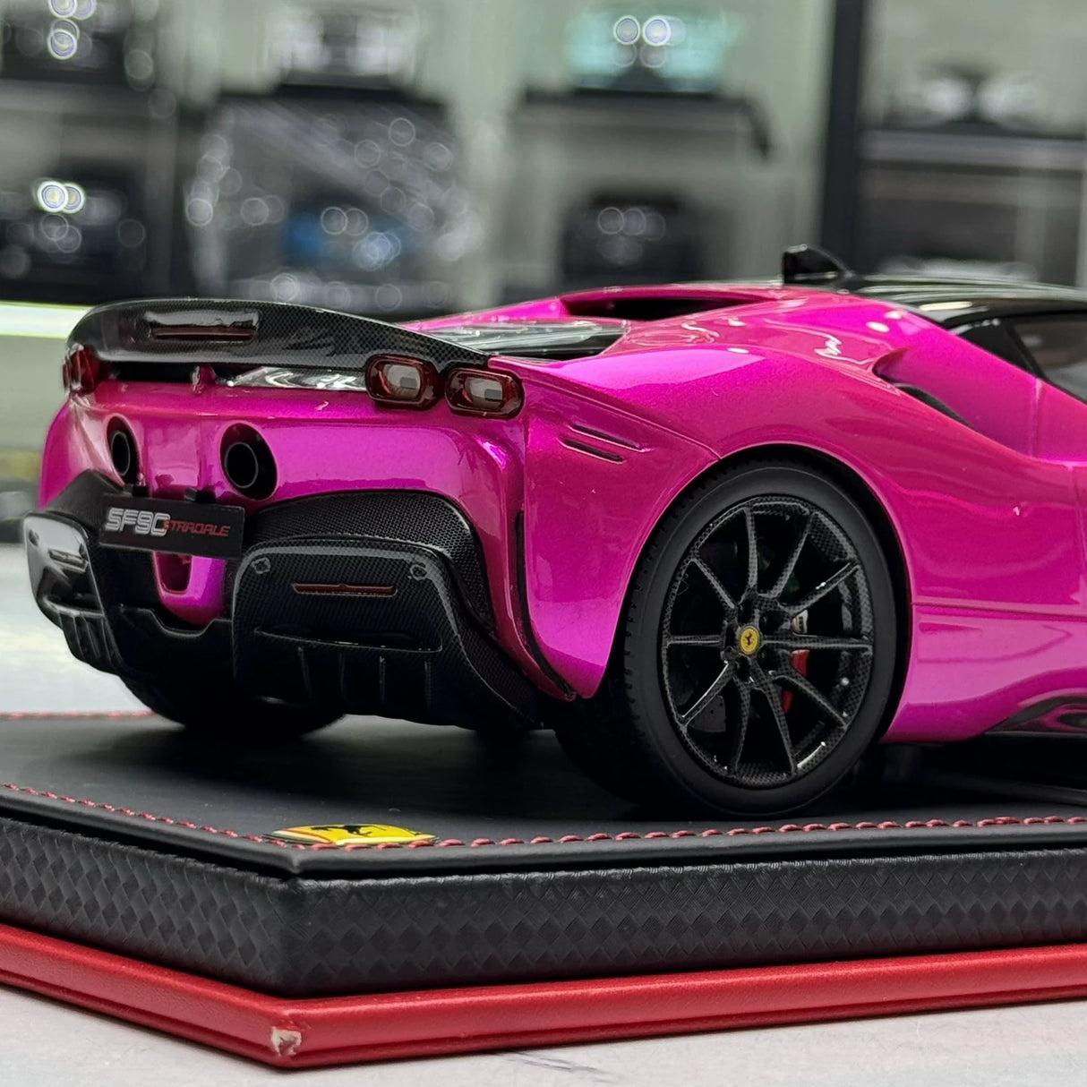 MR Collezione Ferrari 2019 SF90 Stradale Pink 1:18 – Resina modello in resina collezionabile (MR Collection)