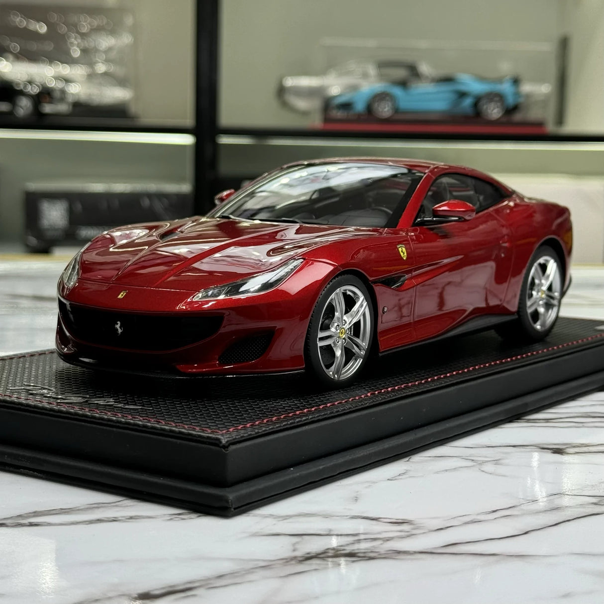 MR Kollektion Ferrari 2021 Portofino M Closed Roof Rosso Corsa 1:18 – Sammelobjekt-Resin-Modellharz (MR Collection)