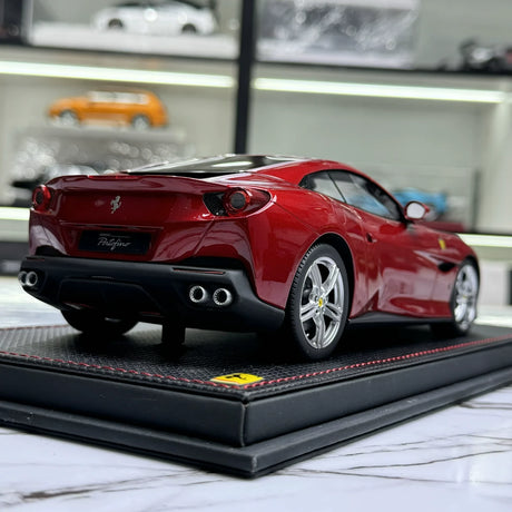 MR Collezione Ferrari 2021 Portofino M con tetto chiuso Rosso Corsa 1:18 – Modello in resina collezionabile (MR Collection)