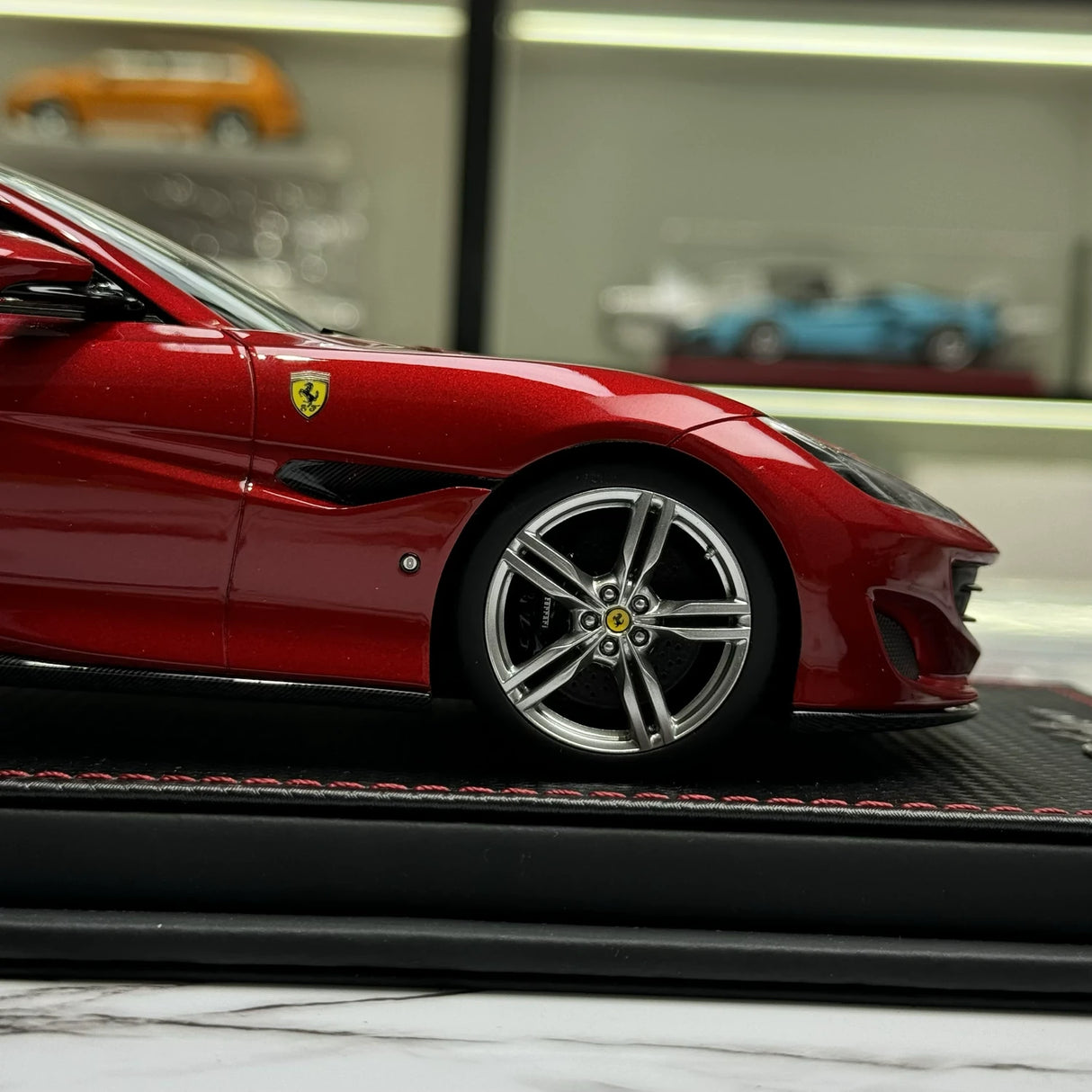 MR Kollektion Ferrari 2021 Portofino M Closed Roof Rosso Corsa 1:18 – Sammelobjekt-Resin-Modellharz (MR Collection)