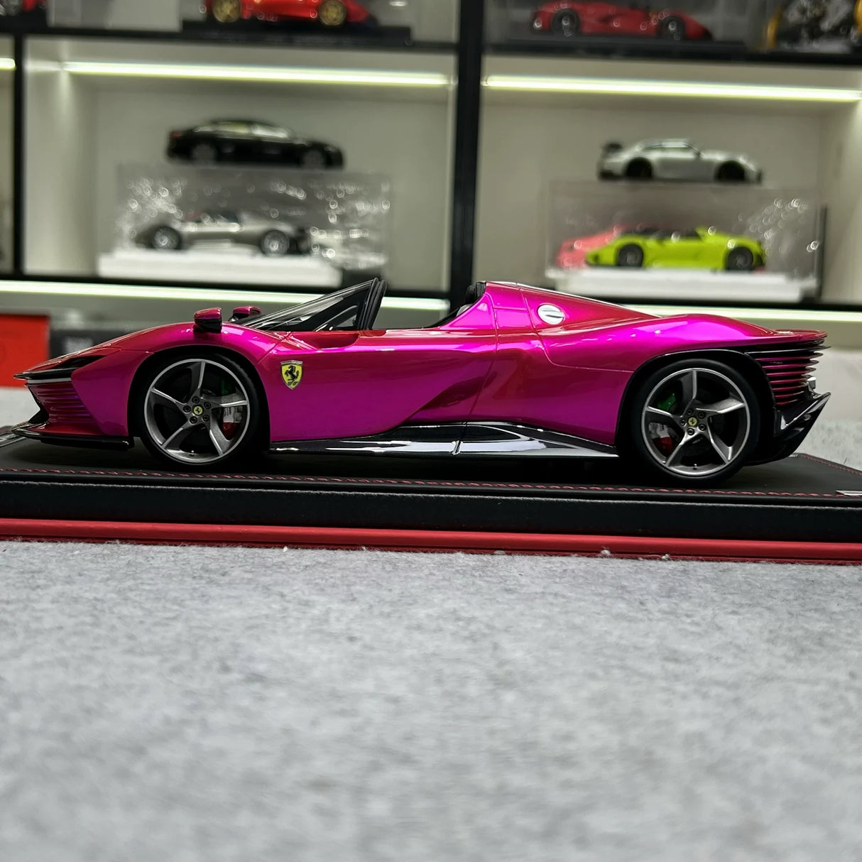 MR Kollektion Ferrari 2022 Daytona SP3 Pink 1:18 – Sammelobjekt-Resin-Modellharz (MR Collection)