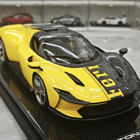 MR Collection Ferrari 2023 Daytona SP3 599+1 Giallo Modena Shiny Carbon 1:18 – Collectible resin Model resin