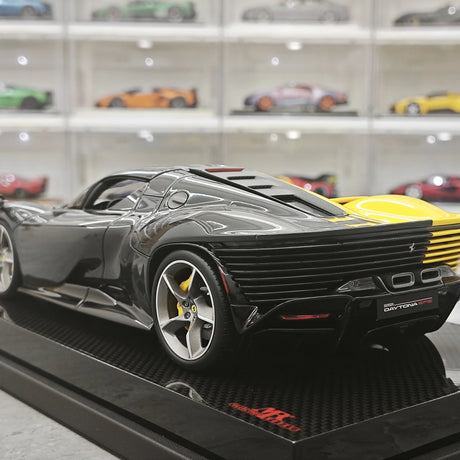 MR Collection Ferrari 2023 Daytona SP3 599+1 Giallo Modena Shiny Carbon 1:18 – Collectible resin Model resin