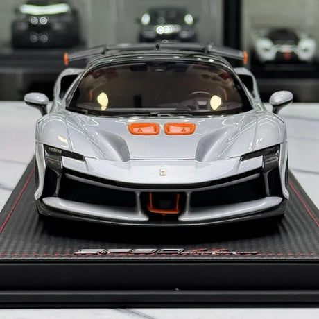 [MR Collection] 1:18 Ferrari 2023 SF90 XX Stradale zilver modelauto Hars