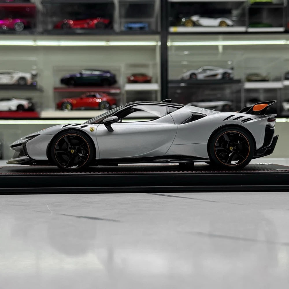 [MR Collection] 1:18 Ferrari 2023 SF90 XX Stradale argento modellino di auto resina