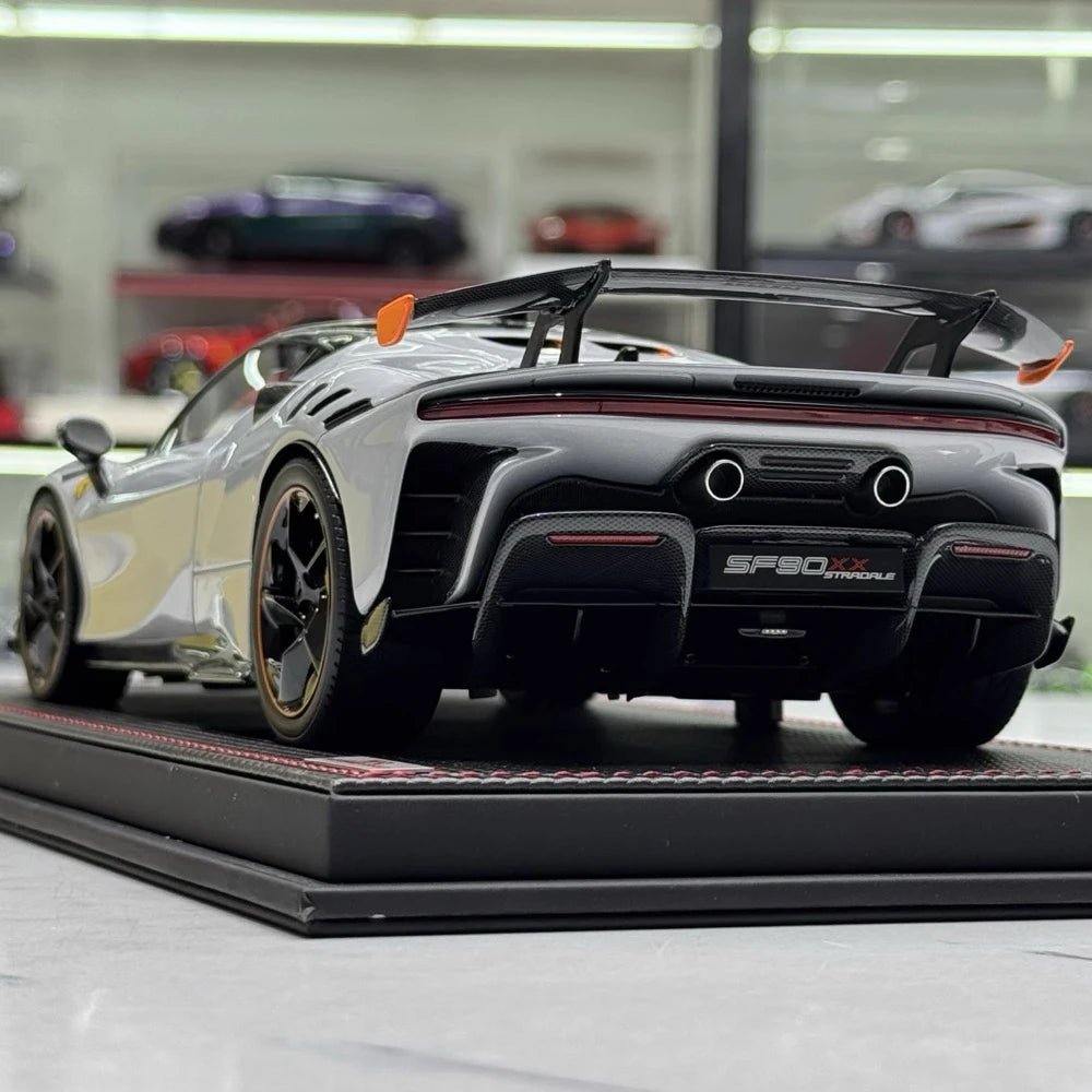 [MR Collection] 1:18 Ferrari 2023 SF90 XX Stradale argento modellino di auto resina