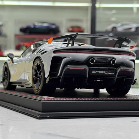 [MR Collection] 1:18 Ferrari 2023 SF90 XX Stradale zilver modelauto Hars