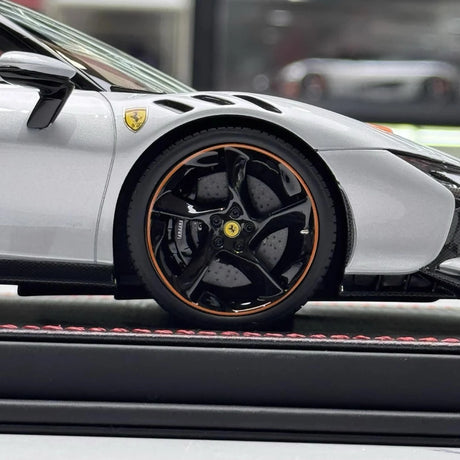 [MR Collection] 1:18 Ferrari 2023 SF90 XX Stradale zilver modelauto Hars