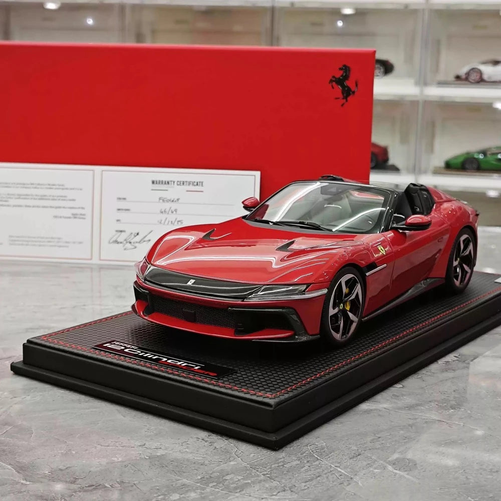 [MR Kollektion] 1:18 Ferrari 2024 12Cilindri Spider röd modellbil harts