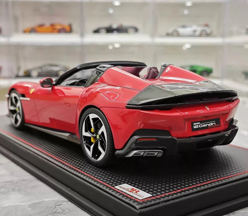 [MR Kollektion] 1:18 Ferrari 2024 12Cilindri Spider röd modellbil harts