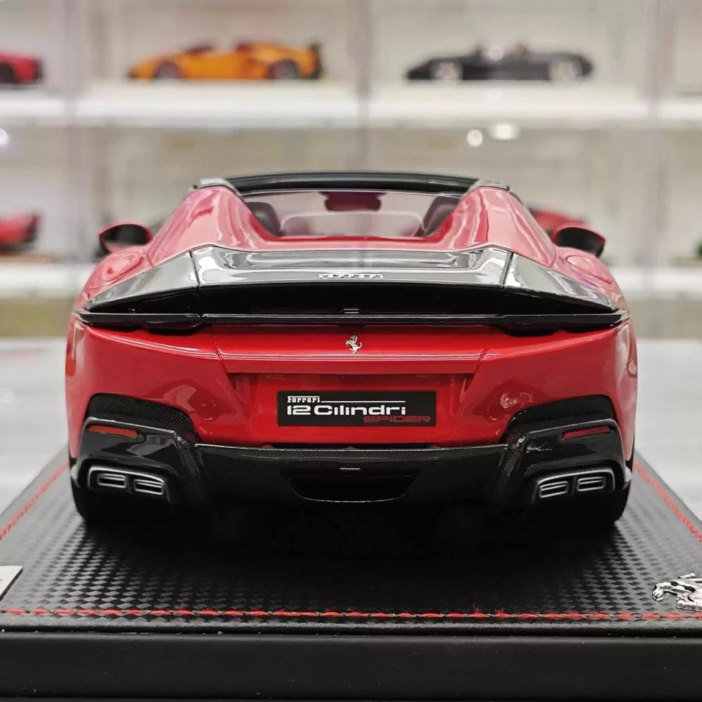 [MR Kollektion] 1:18 Ferrari 2024 12Cilindri Spider röd modellbil harts