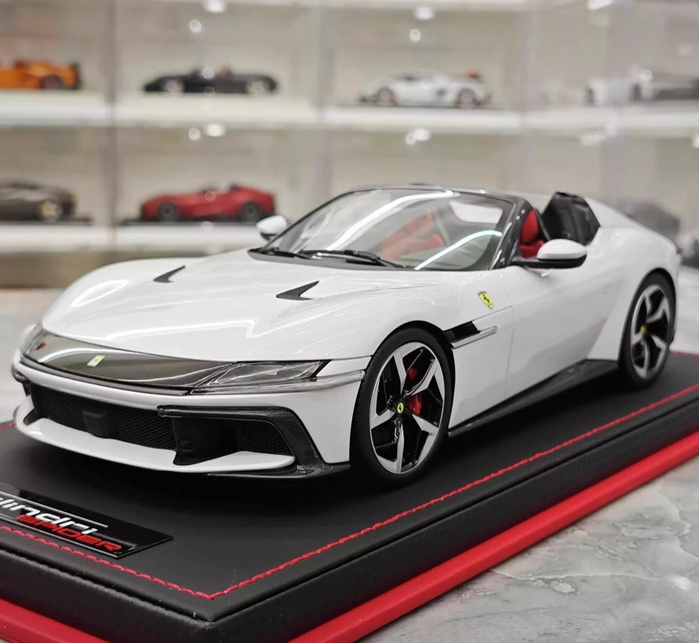 [MR Kollektion] 1:18 Ferrari 2024 12Cilindri Spider vit modellbil harts