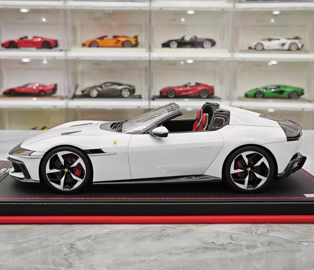 [MR Kollektion] 1:18 Ferrari 2024 12Cilindri Spider vit modellbil harts