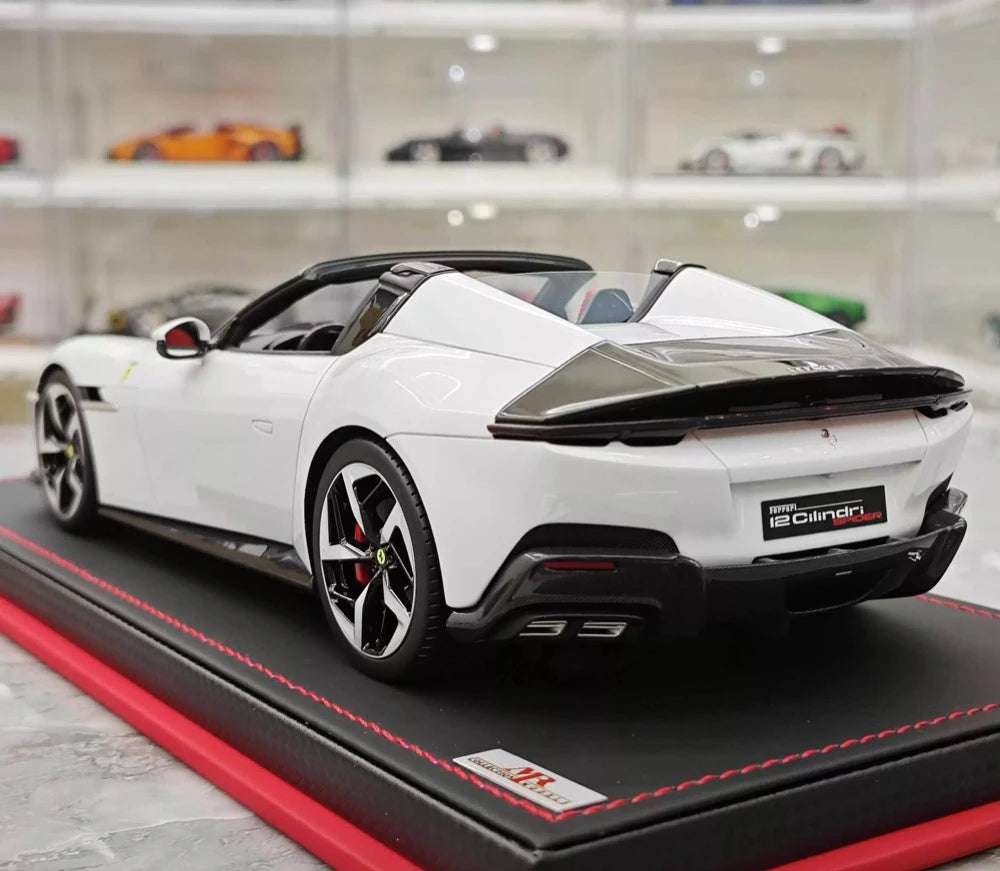 [MR Kollektion] 1:18 Ferrari 2024 12Cilindri Spider vit modellbil harts