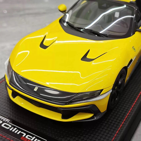 [MR Collection] 1:18 Ferrari 2024 12Cilindri Spider geel modelauto Hars
