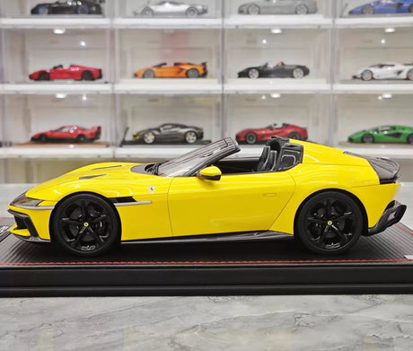 [MR Collection] 1:18 Ferrari 2024 12Cilindri Spider geel modelauto Hars