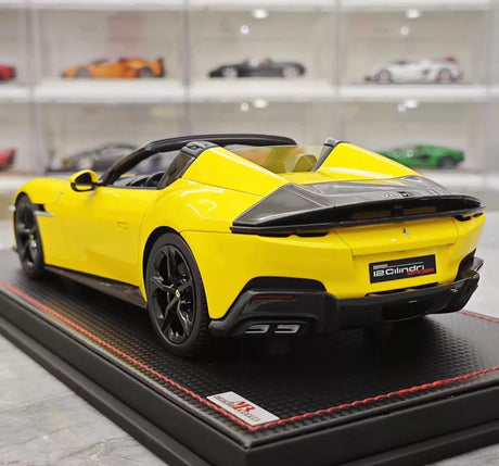 [MR Collection] 1:18 Ferrari 2024 12Cilindri Spider geel modelauto Hars