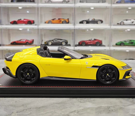 [MR Collection] 1:18 Ferrari 2024 12Cilindri Spider geel modelauto Hars