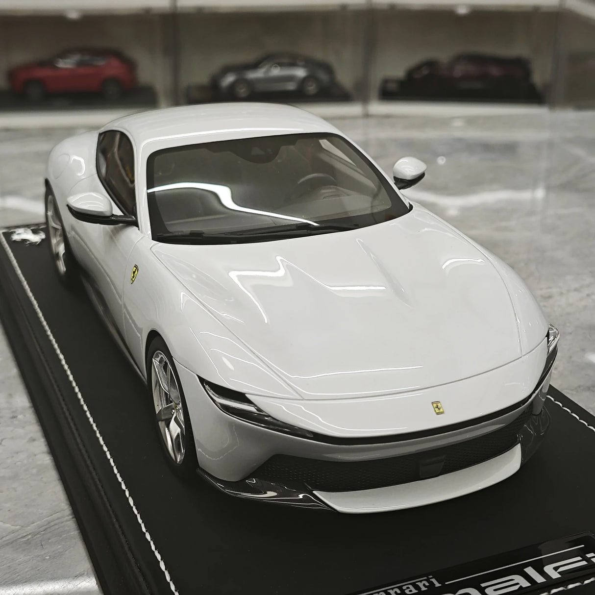 MR Collezione Ferrari 2025 Amalfi Coupe Bianco Artico 1:18 – Modello in resina collezionabile (MR Collection)