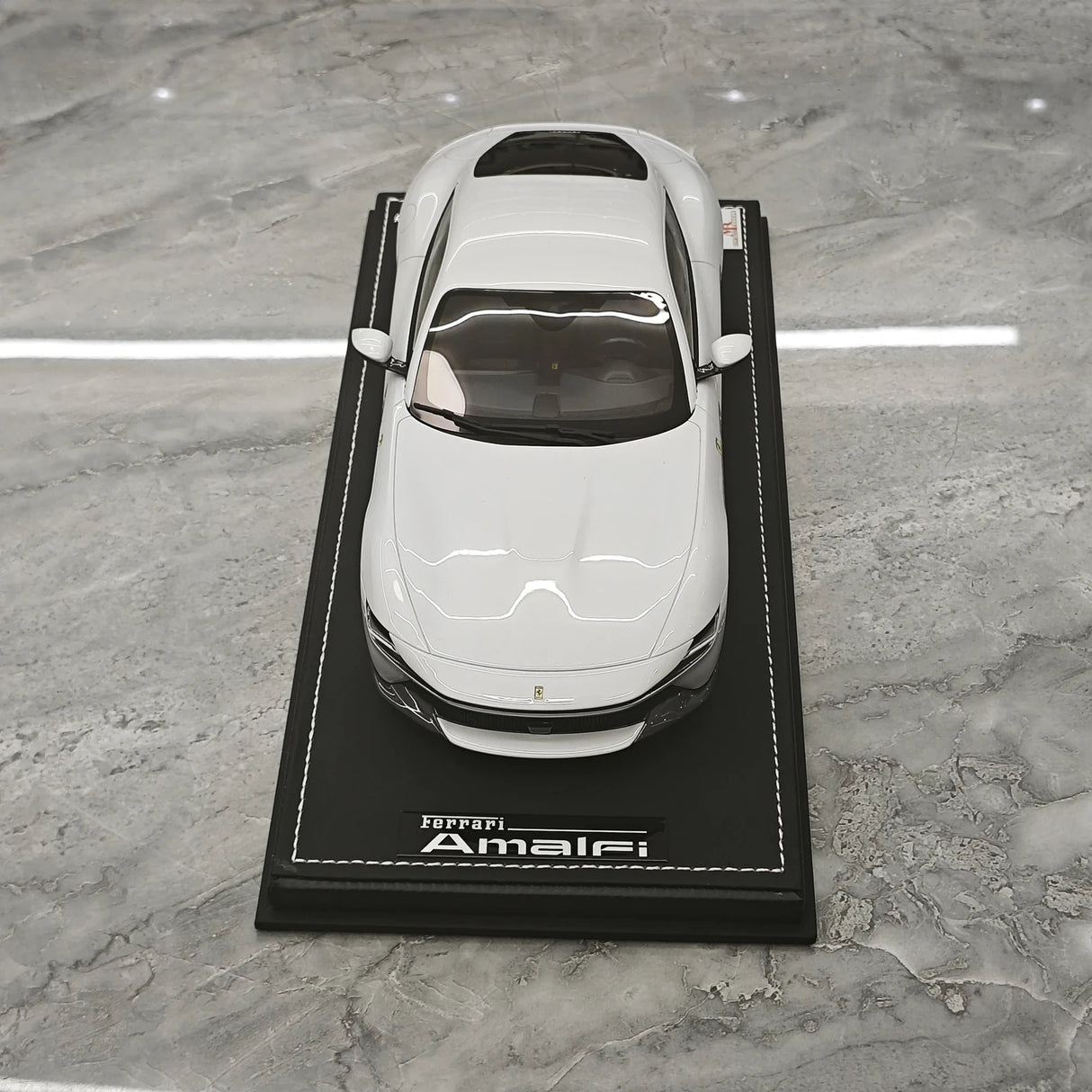 MR Collezione Ferrari 2025 Amalfi Coupe Bianco Artico 1:18 – Modello in resina collezionabile (MR Collection)